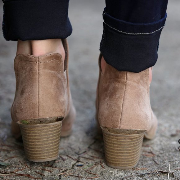 Tan ankle booties with heel - Picture 3 of 3